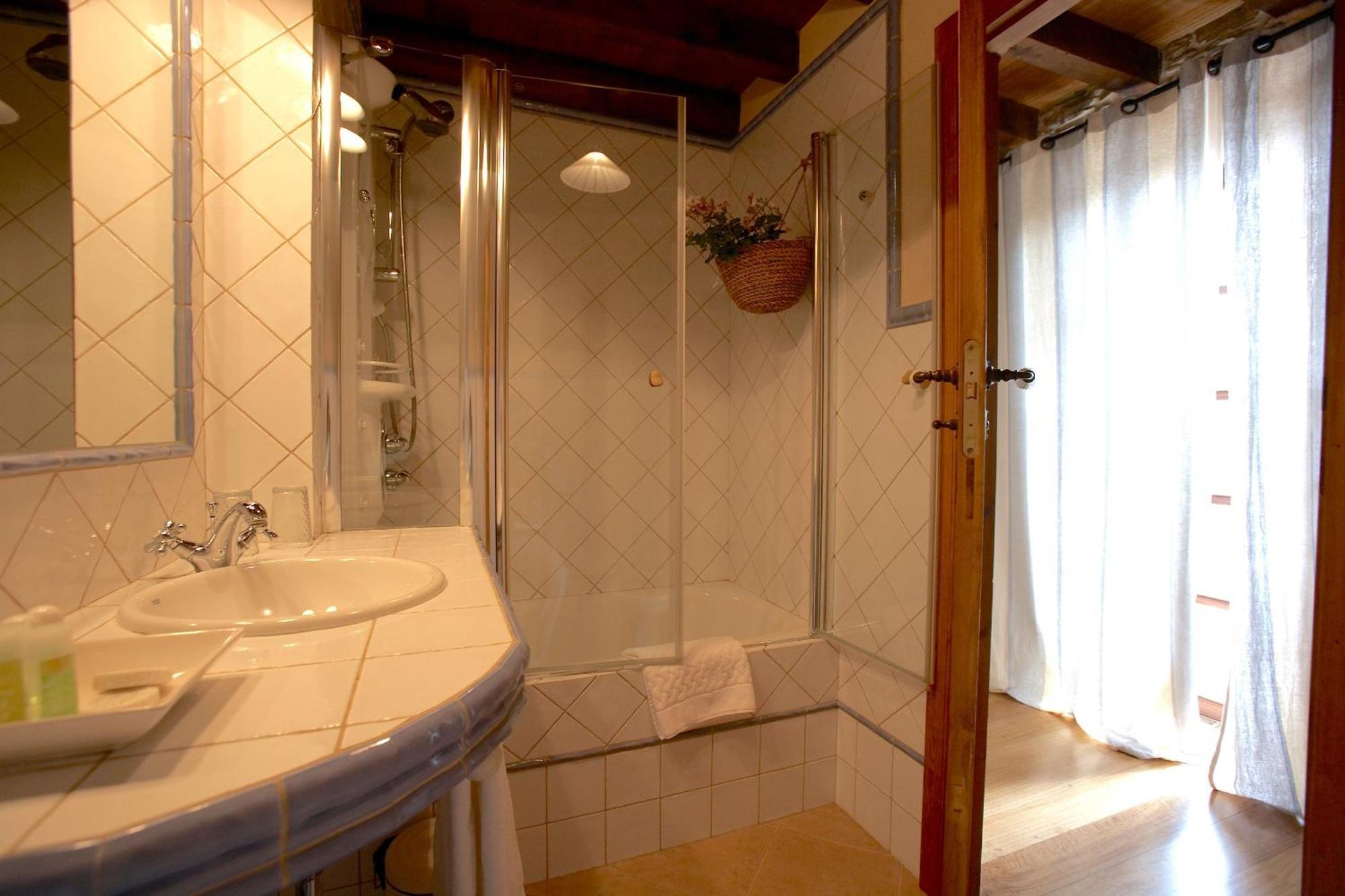 Areal Hotel Viveiro Buitenkant foto
